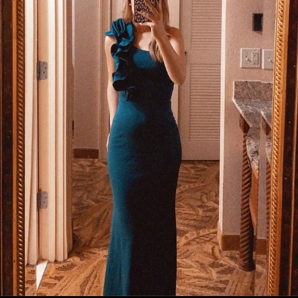 Windsor Dresses | Diana Formal One Shoulder Ruffle Dress | Color: Green | Size: Xs | Avagriffie04's Closet Windsor Dresses | Diana Formal One Shoulder Ruffle Dress | Color: Green | Size: Xs | Avagriffie04's Closet